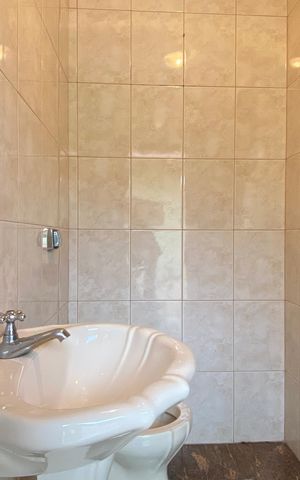 Casa à venda com 168m², 3 quartos e 2 vagas Casa à venda com 168m², 3 quartos e 2 vagasLavabo externo