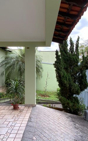 Casa à venda com 168m², 3 quartos e 2 vagas Casa à venda com 168m², 3 quartos e 2 vagasGaragem