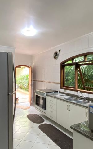 Casa à venda com 168m², 3 quartos e 2 vagas Casa à venda com 168m², 3 quartos e 2 vagasCozinha
