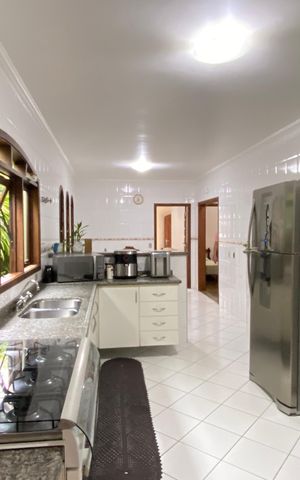Casa à venda com 168m², 3 quartos e 2 vagas Casa à venda com 168m², 3 quartos e 2 vagasCozinha