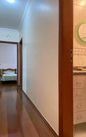 Casa à venda com 168m², 3 quartos e 2 vagas Casa à venda com 168m², 3 quartos e 2 vagasCorredor dos Quartos