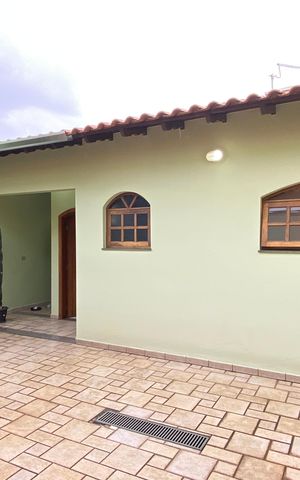Casa à venda com 168m², 3 quartos e 2 vagas Casa à venda com 168m², 3 quartos e 2 vagasÁrea externa