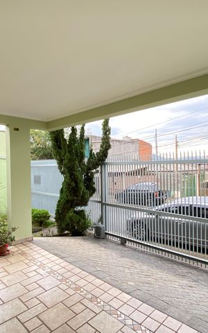 Casa à venda com 168m², 3 quartos e 2 vagas Casa à venda com 168m², 3 quartos e 2 vagasGaragem