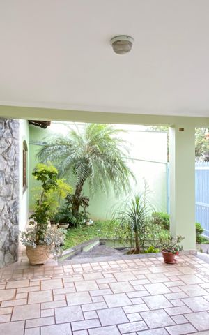 Casa à venda com 168m², 3 quartos e 2 vagas Casa à venda com 168m², 3 quartos e 2 vagasGaragem