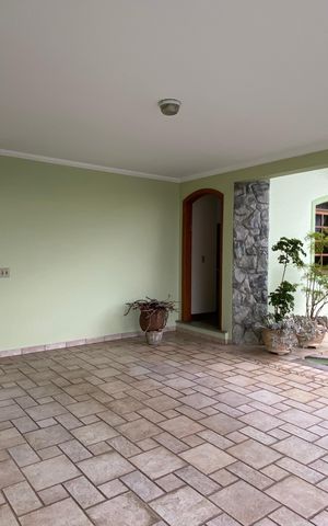 Casa à venda com 168m², 3 quartos e 2 vagas Casa à venda com 168m², 3 quartos e 2 vagasGaragem