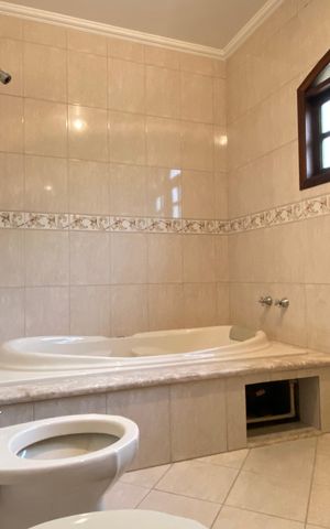 Casa à venda com 168m², 3 quartos e 2 vagas Casa à venda com 168m², 3 quartos e 2 vagasBanheiro da Suíte