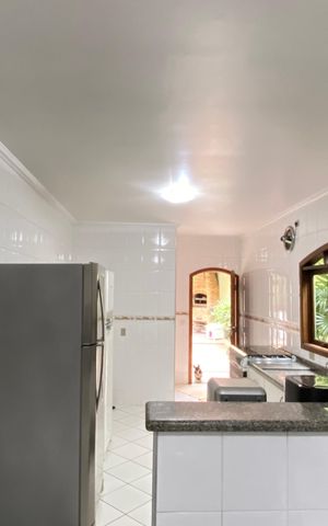 Casa à venda com 168m², 3 quartos e 2 vagas Casa à venda com 168m², 3 quartos e 2 vagasCozinha