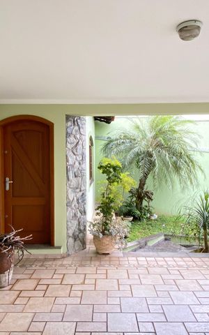 Casa à venda com 168m², 3 quartos e 2 vagas Casa à venda com 168m², 3 quartos e 2 vagasGaragem