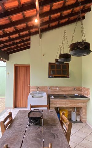 Casa à venda com 168m², 3 quartos e 2 vagas Casa à venda com 168m², 3 quartos e 2 vagasÁrea de Serviço - Área externa