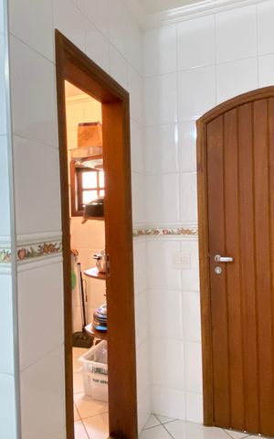 Casa à venda com 168m², 3 quartos e 2 vagas Casa à venda com 168m², 3 quartos e 2 vagasCozinha - Dispensa