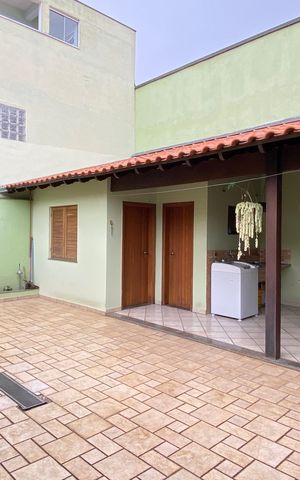 Casa à venda com 168m², 3 quartos e 2 vagas