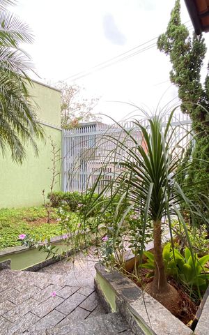 Casa à venda com 168m², 3 quartos e 2 vagas Casa à venda com 168m², 3 quartos e 2 vagasGaragem - Jardim