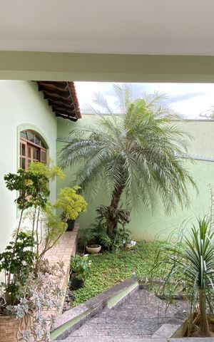 Casa à venda com 168m², 3 quartos e 2 vagas Casa à venda com 168m², 3 quartos e 2 vagasGaragem - Jardim