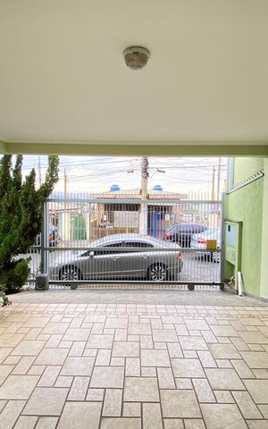 Casa à venda com 168m², 3 quartos e 2 vagas Casa à venda com 168m², 3 quartos e 2 vagasGaragem
