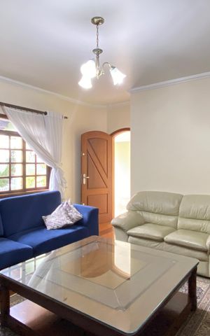 Casa à venda com 168m², 3 quartos e 2 vagas Casa à venda com 168m², 3 quartos e 2 vagasSala