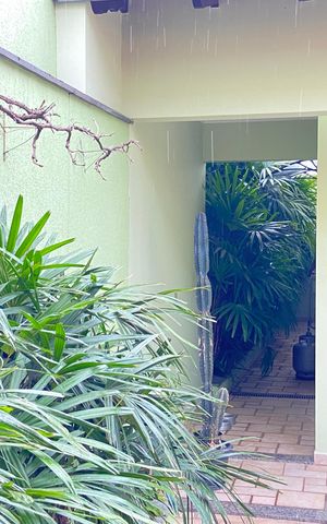 Casa à venda com 168m², 3 quartos e 2 vagas Casa à venda com 168m², 3 quartos e 2 vagasÁrea externa