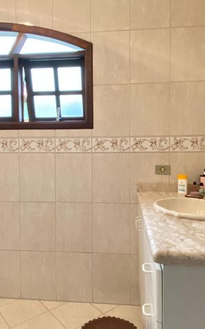 Casa à venda com 168m², 3 quartos e 2 vagas Casa à venda com 168m², 3 quartos e 2 vagasBanheiro da Suíte