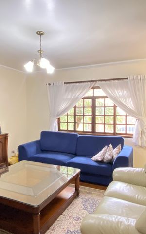 Casa à venda com 168m², 3 quartos e 2 vagas Casa à venda com 168m², 3 quartos e 2 vagasSala