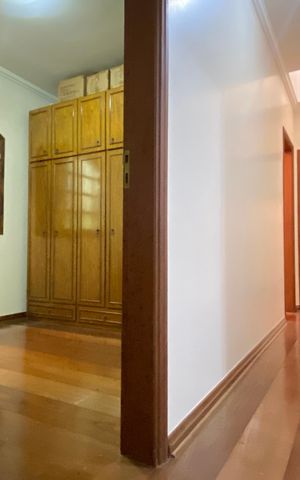 Casa à venda com 168m², 3 quartos e 2 vagas Casa à venda com 168m², 3 quartos e 2 vagasCorredor dos Quartos