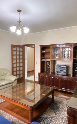 Casa à venda com 168m², 3 quartos e 2 vagas Casa à venda com 168m², 3 quartos e 2 vagasSala