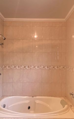 Casa à venda com 168m², 3 quartos e 2 vagas Casa à venda com 168m², 3 quartos e 2 vagasBanheiro da Suíte