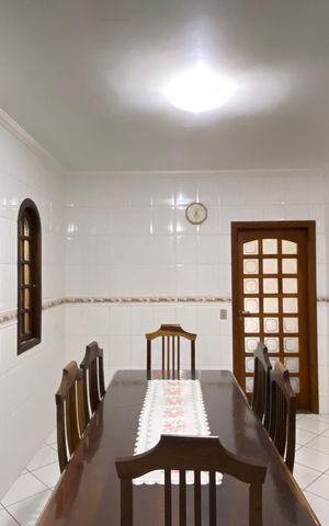 Casa à venda com 168m², 3 quartos e 2 vagas Casa à venda com 168m², 3 quartos e 2 vagasSala de Jantar