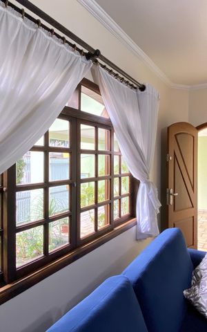 Casa à venda com 168m², 3 quartos e 2 vagas Casa à venda com 168m², 3 quartos e 2 vagasSala