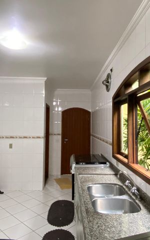 Casa à venda com 168m², 3 quartos e 2 vagas Casa à venda com 168m², 3 quartos e 2 vagasCozinha