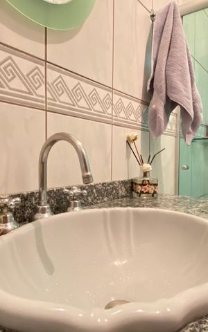 Casa à venda com 168m², 3 quartos e 2 vagas Casa à venda com 168m², 3 quartos e 2 vagasBanheiro 2