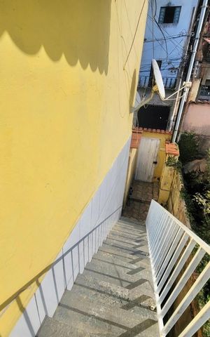Casa para alugar com 120m², 2 quartos e 1 vaga Casa para alugar com 120m², 2 quartos e 1 vagaEscadas