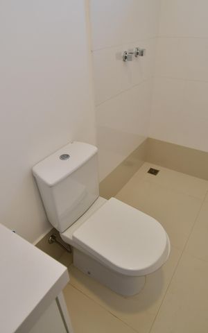 Casa de condomínio para alugar com 310m², 4 quartos e 3 vagasBanheiro Suíte