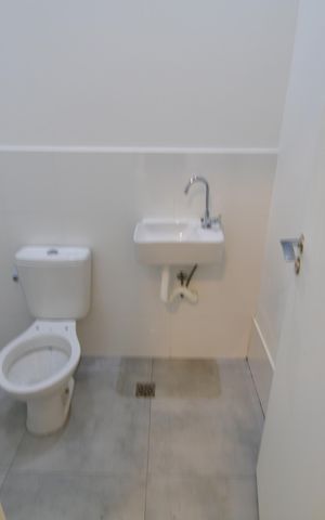 Casa de condomínio para alugar com 310m², 4 quartos e 3 vagasBanheiro