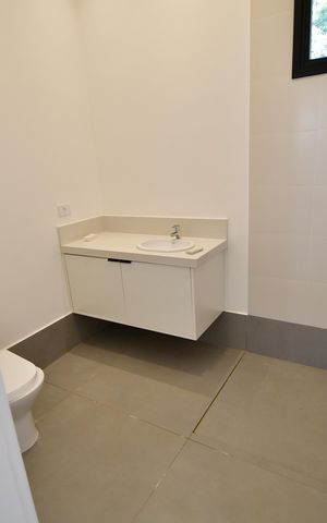 Casa de condomínio para alugar com 310m², 4 quartos e 3 vagasBanheiro Suíte