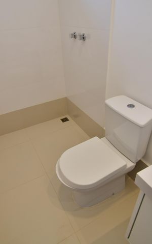Casa de condomínio para alugar com 310m², 4 quartos e 3 vagasBanheiro Suíte