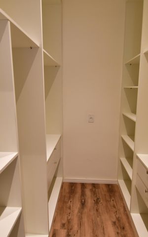 Casa de condomínio para alugar com 310m², 4 quartos e 3 vagasQuarto 4 - Suíte Closet