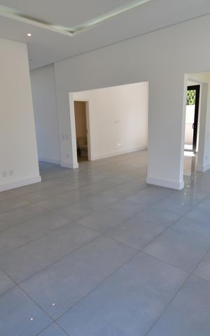 Casa de condomínio para alugar com 310m², 4 quartos e 3 vagasSala