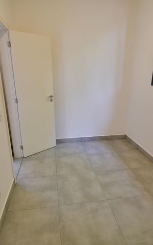 Casa de condomínio para alugar com 310m², 4 quartos e 3 vagasEscritório