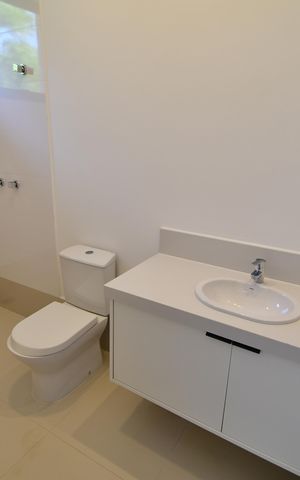 Casa de condomínio para alugar com 310m², 4 quartos e 3 vagasBanheiro Suíte
