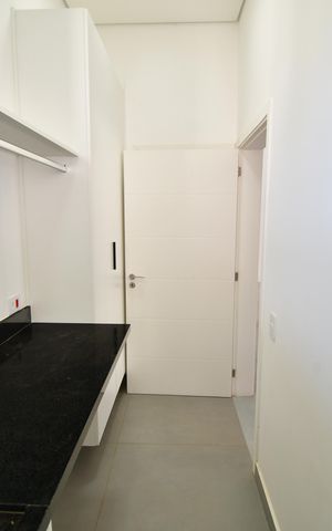 Casa de condomínio para alugar com 310m², 4 quartos e 3 vagasÁrea de Serviço
