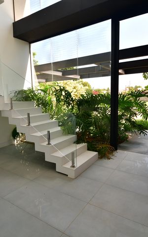 Casa de condomínio para alugar com 310m², 4 quartos e 3 vagasSala