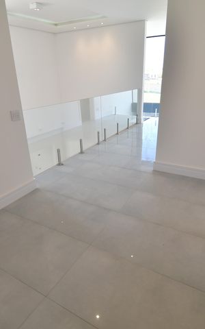 Casa de condomínio para alugar com 310m², 4 quartos e 3 vagasMezanino
