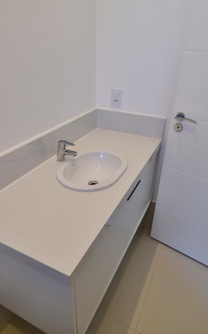 Casa de condomínio para alugar com 310m², 4 quartos e 3 vagasBanheiro Suíte
