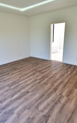Casa de condomínio para alugar com 310m², 4 quartos e 3 vagasQuarto 4 - Suíte