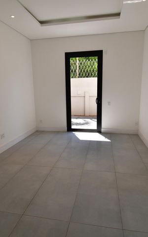 Casa de condomínio para alugar com 310m², 4 quartos e 3 vagasSala