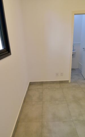 Casa de condomínio para alugar com 310m², 4 quartos e 3 vagasEscritório