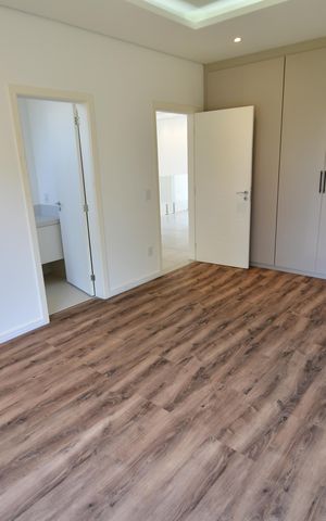 Casa de condomínio para alugar com 310m², 4 quartos e 3 vagasQuarto 3 - Suíte