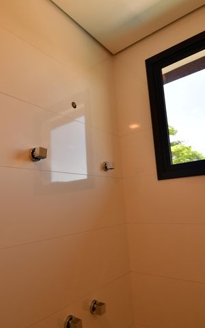 Casa de condomínio para alugar com 310m², 4 quartos e 3 vagasBanheiro Suíte