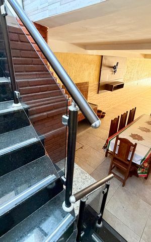 Casa à venda com 140m², 4 quartos e 4 vagas Casa à venda com 140m², 4 quartos e 4 vagasÁrea externa