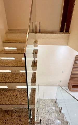 Casa à venda com 140m², 4 quartos e 4 vagas Casa à venda com 140m², 4 quartos e 4 vagasÁrea externa