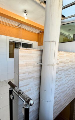 Casa à venda com 140m², 4 quartos e 4 vagas Casa à venda com 140m², 4 quartos e 4 vagasÁrea externa